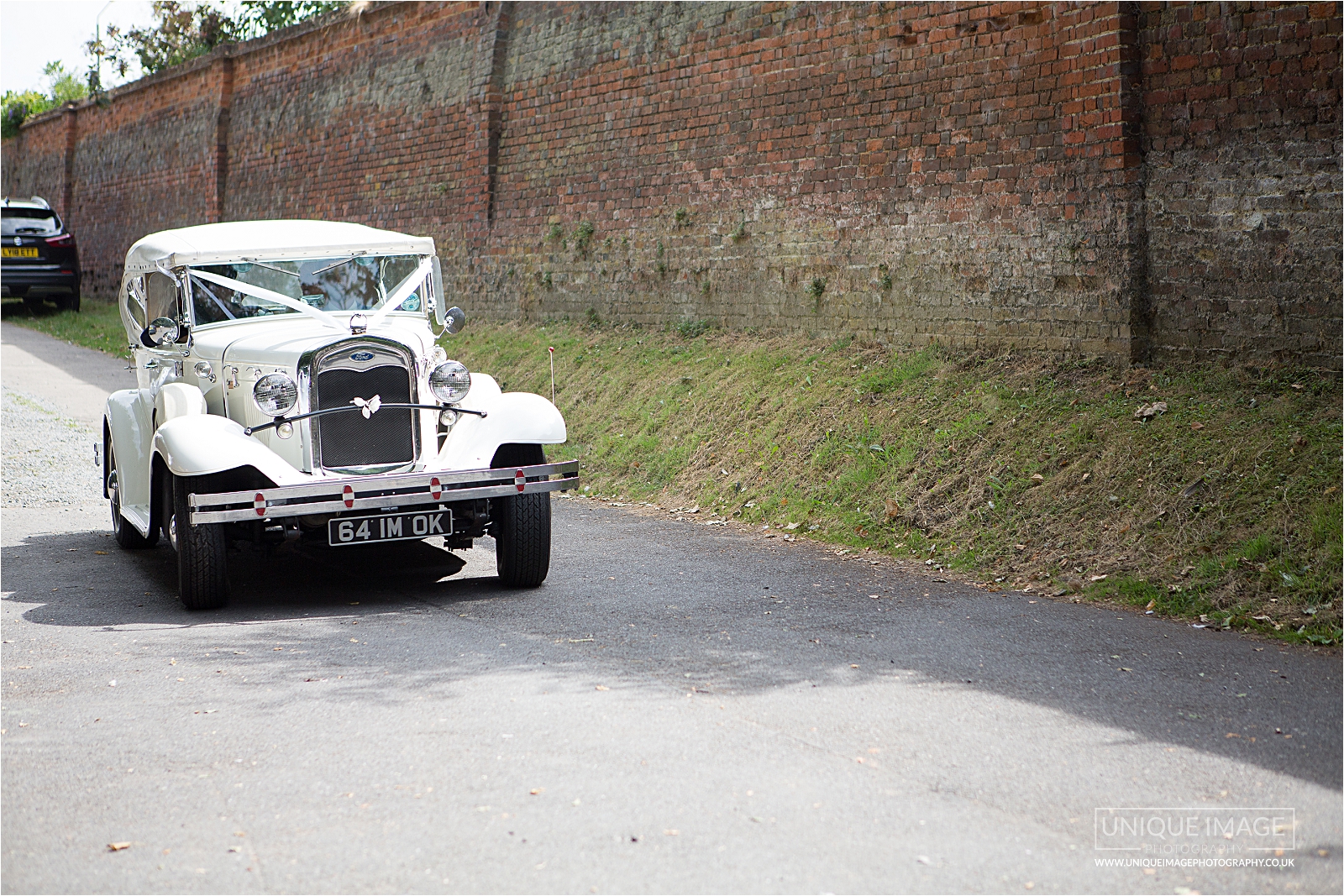 bridal car arriving at church